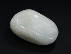 Лунный камень, галтовка крупная, Индия (54*32*23 мм, 77 г) №22536