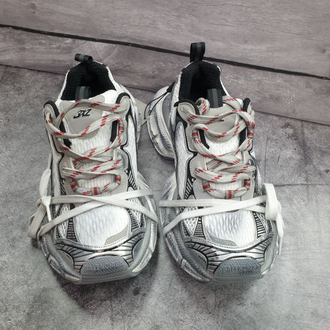 Light top grey balenciaga