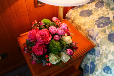 Оформление номера в гостинице цветами № 1493