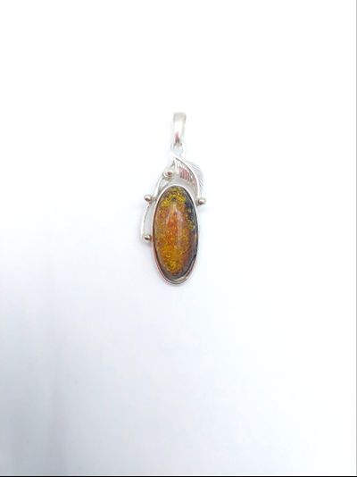 Кулон "Лепесток" из зелено-желтого янтаря