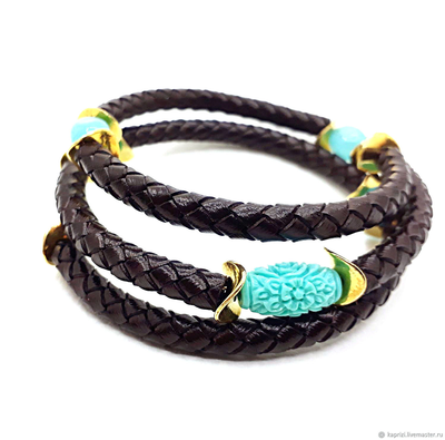 "Январь". Кожаный браслет с резным кораллом