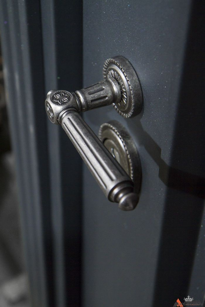 Prefect Префект /ПК 26мм рис. "Чикаго" крашенная RAL9001 с багетом из массива березы