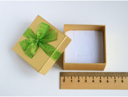 Футляр картонный с лентой на крышке (золотой+зеленый) 60*60*35 мм №12896