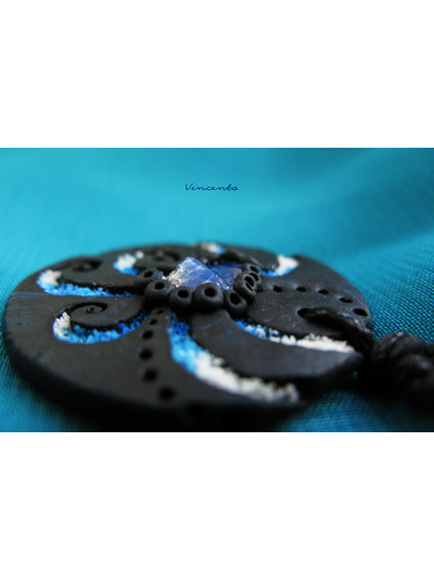 Цветок Феникса. Авторский кулон с лунным камнем