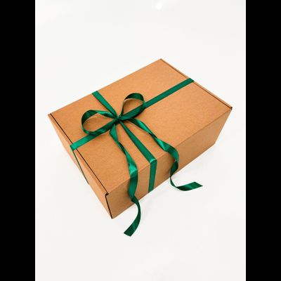 Огромная подарочная коробка GILEV 52x38x22 см с наполнителем и зеленой лентой