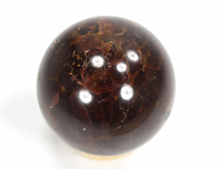 Шар Гранат Альмандин, Индия (34 мм, 80 г) №35928