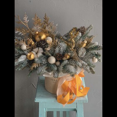 Композиция с елью "Золотое руно"