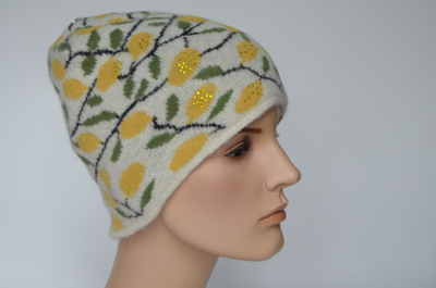 vyazanaya-zhenskaya-shapka-limony-vizio-italiya-1027-cy-belaya