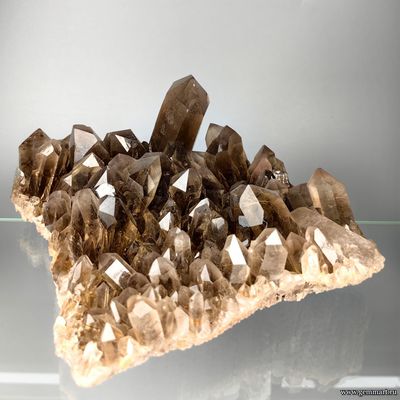 Рутил в кристаллах дымчатого кварца. Бразилия.  260*220*103мм (ААА)