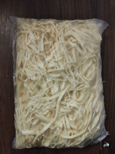 Сыр ТМ ФЕРМЕРСКИЙ "ПАУТИНКА" белый с беконом (Сырный продукт)