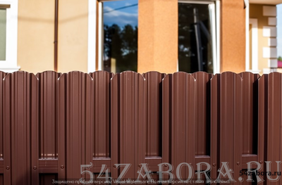 Забор из евроштакетника (шахматка)