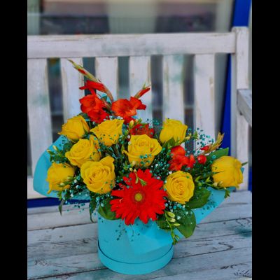 Композиция в шляпной коробке