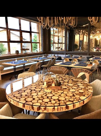 стол банкетный из спилов под стеклом