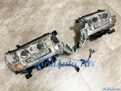 Фары Toyota Land Cruiser 200 светлые, БЕГАЮЩИЙ ПОВОРОТНИК