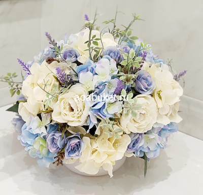 Композиция из искусственных цветов  Голубая Гортензия с белым № М005