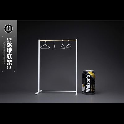 Стойка с вешалками 1/6 (белая) - КОЛЛЕКЦИОННАЯ ДИОРАМА 1/6 Freestanding coat rack 3.0 (M2405B) - MMMTOYS