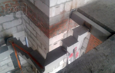 мк №13. металлокаркас. центральный косоур с поворотными ступенями