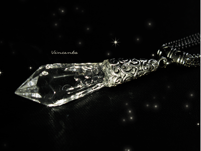 Ледяной кристалл. Кулон с кристаллом в стиле фэнтези