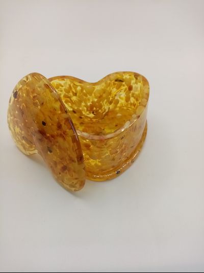 Шкатулка "Сердце" с белым янтарем.