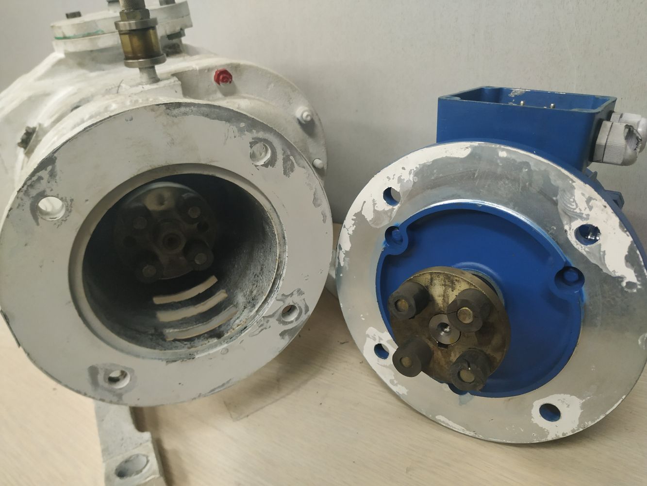 НВД-200. Внешний вид насоса со снятым электродвигателем.