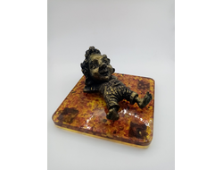 Малыш Антошка сын и внук  хомлинов большой на подставке