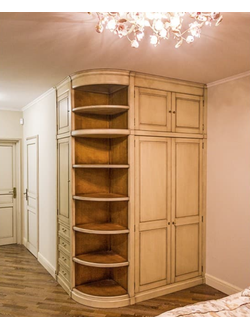 Встроенный шкаф с внешним радиусным углом.