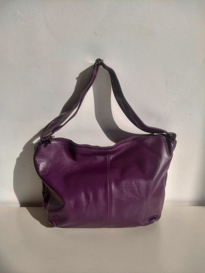 (АРТИКУЛ: 10135/8) СУМКА МЕШОК ЖЕНСКАЯ, БОЛЬШАЯ, НАТУРАЛЬНАЯ КОЖА, ФИОЛЕТОВАЯ, ШИРОКИЙ РЕМЕНЬ ЧЕРЕЗ ПЛЕЧО