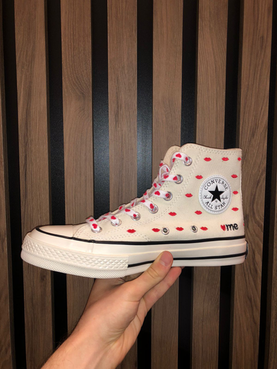 Кеды Converse Chuck Taylor 70 Embroidered Lips A01601C живое фото