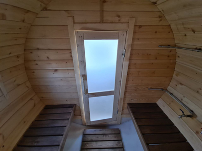 Круглая баня бочка с панорамным окном, длиной 6 метров и боковым входом