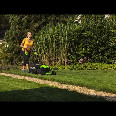 Аккумуляторная газонокосилка Greenworks GD40LM46SP