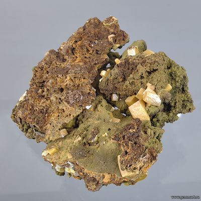 Вульфенит, миметит, лимонит. Мексика. 55*55*27мм