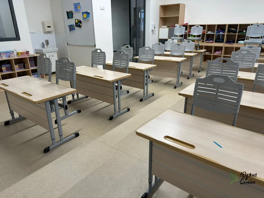 Стол ДУ-25 и стул СУ-68-ПР (серый пластик, 3-5 ростовая группа)