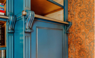 Библиотека модульная с лестницей и регулируемыми полками.