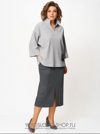 Женский 2-х предметный костюм, состоящий из трикотажной туники и юбки из замши