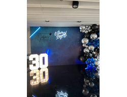 Фотозона со светящимися цифрами