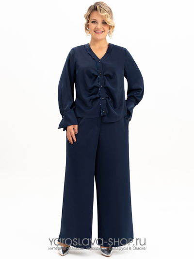 Нарядный брючный костюм в синем цвете