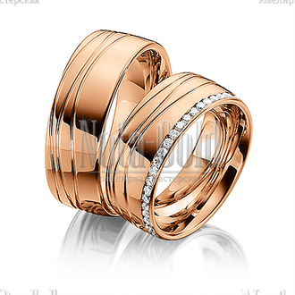 Обручальные кольца из красного золота с дорожкой бриллиантов в женском кольце и волнистым рисунком