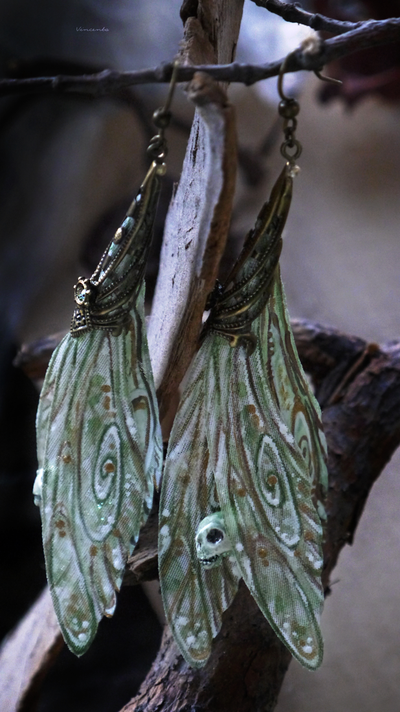 Серьги-крылья "Ветер Мглистой Гавани" из шёлка с кристаллами