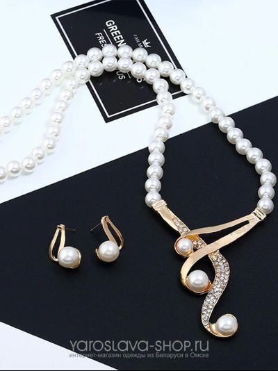 Набор: колье из жемчуга с подвесом и серьги-пусеты