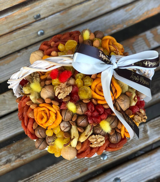 Корзинка с сухофруктами