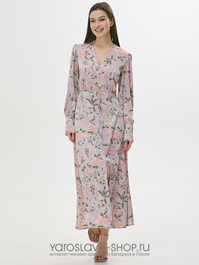 Нежное шелковое платье с растительным принтом