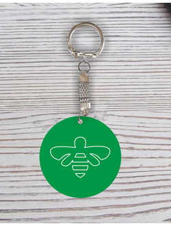 Брелок с гравировкой зеленый талисман пчела №136