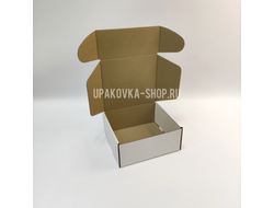 Коробка с откидной крышкой 165*175*70 мм БЕЛЫЙ