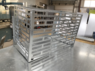 Корзина кондиционера с кронштейнами, с  прямоугольными отверстиями