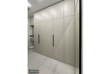 064 Шкаф с распашными дверями в прихожей. Фасады ЛДСП Egger U750 ST9 Ярко-Серый