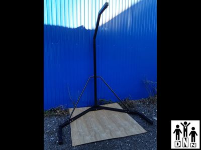 Стойка угловая для боксерского мешка весом до 90 кг DNN