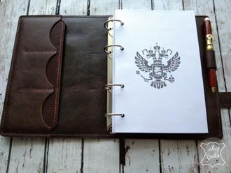 Мужской ежедневник - органайзер с тиснением герба на обложке