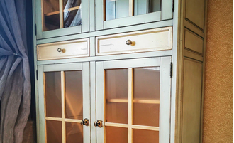 Витрина винтажная с двумя ящиками.