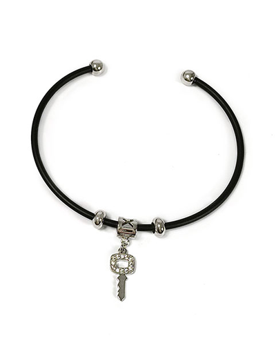 (АРТИКУЛ: 8975/52) БРАСЛЕТ ЖЕНСКИЙ, ЧЕРНЫЙ МАТОВЫЙ МЕТАЛЛ, СЕРЕБРИСТЫЕ ПОДВЕСКИ , МЕЛКИЕ СТРАЗЫ (НА КЛЮЧИКЕ)