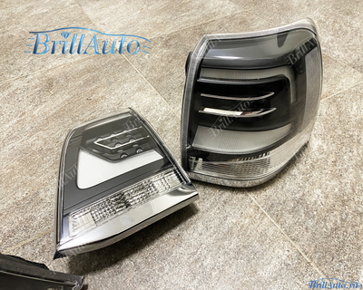 Cтопы Toyota Land Cruiser 200 07-15 в стиле 21 года LED (дымчатые серые)